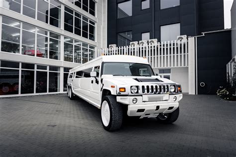 Teminis Hummer limuzinas su šventiniais papuošimais