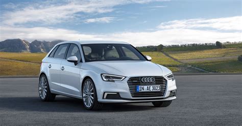 Thematinė Audi A3 nuotrauka, rodanti skirtingų kartų modelius