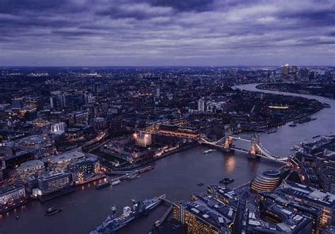 Londono panorama su nuomojamu automobiliu