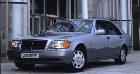 Mercedes-Benz S klasės (W140) salonas su originaliu radijo grotuvu