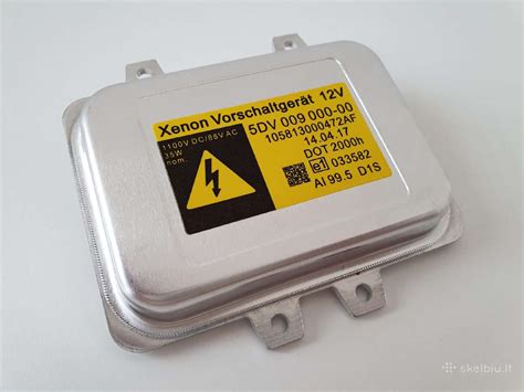 Nuotrauka su drėgmės pėdsakais Xenon žibinto viduje