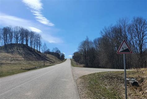 8 % arba 4,6° įkalnė prie Skuburlės kalno