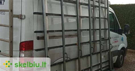 Nuotrauka: specializuotas sunkvežimis stiklui vežti