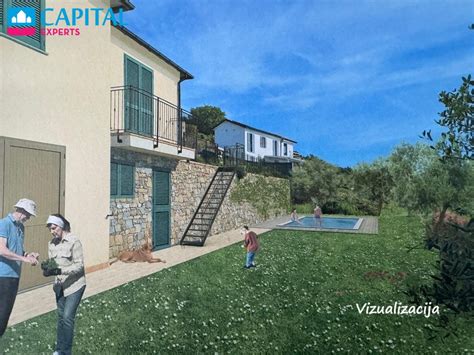 Albanijos kalnų kelias su vaizdu į jūrą