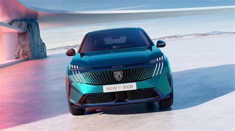 Peugeot E-3008 interjero nuotrauka su prietaisų skydeliu