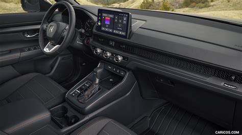 Interior photo of Honda CR-V 2004-2006, highlighting the spacious cabin or dashboard
