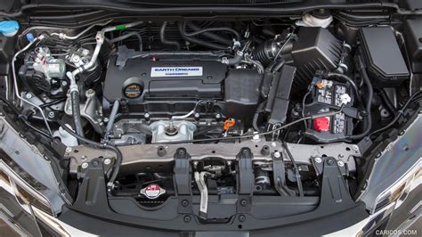 Engine compartment photo of a Honda CR-V 2004-2006, focusing on the engine itself