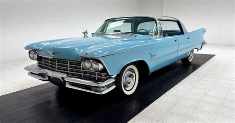 Informacinė schema su rožės „Chrysler Imperial“ išvaizdos parametrais ir augimo ypatumais
