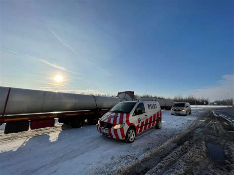 Nuotrauka: automobilis ant autovežio, gabenamas iš Vokietijos į Lietuvą