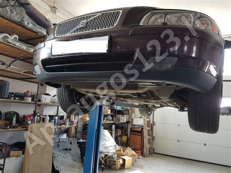 Volvo V70 2003 metų variklio skyrius