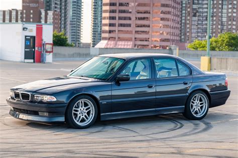 BMW E38 profilio nuotrauka