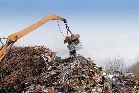 schema, vaizduojanti metalo laužo ir akumuliatorių surinkimo, rūšiavimo ir perdirbimo procesą