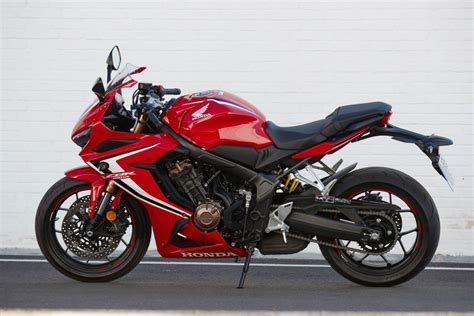 Motociklo Honda CBR apžvalga - sportinių motociklų modelių rikiuotė