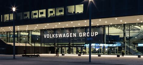 „Volkswagen Group“ logotipų mozaika: Volkswagen, Audi, Škoda, Seat, Porsche