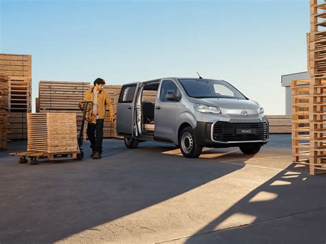 „Toyota“ modelių asortimentas: Toyota Prius, Toyota Hilux, Toyota Corolla