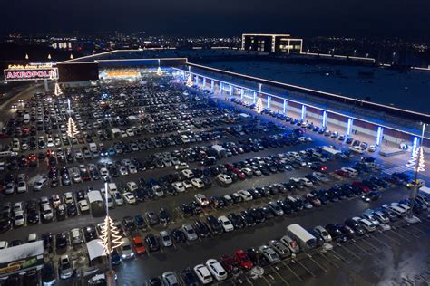 Stovėjimo aikštelėse apgadintų automobilių nuotraukos