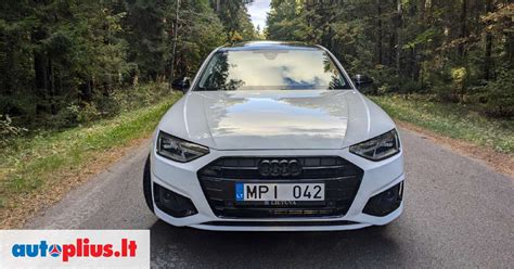 Audi A4 B5 modelio nuotrauka (sedanas ir universalas šalia)