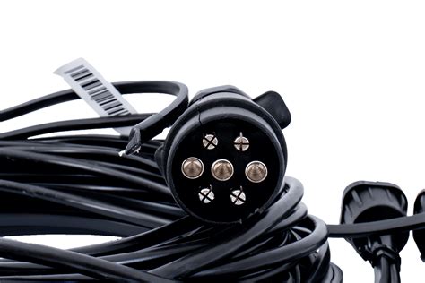 Foto: MANTES elektros instaliacijos laidų pynė su 7-PIN kištuku ir 5-PIN jungtimis