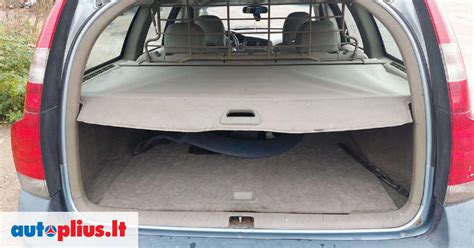 Vaizdas į Volvo XC70 erdvų ir kokybišką saloną