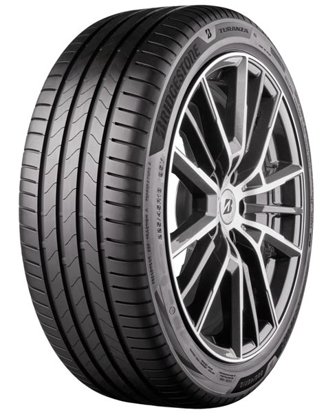 automobilio ratas su Bridgestone Potenza padanga, pabrėžiant protektoriaus raštą