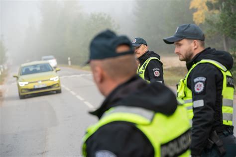 Teminė nuotrauka: modernūs mikroautobusai Lietuvos kelyje