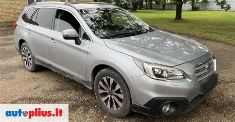 Teminė nuotrauka su automobiliu Subaru Outback, ant kurio sumontuoti vėjo deflektoriai