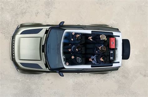 Įvairūs visureigiai ir karinė technika bekelės trasoje