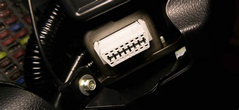 Sschema, rodanti OBD-II jungties vietą automobilyje ir ryšį su ECU