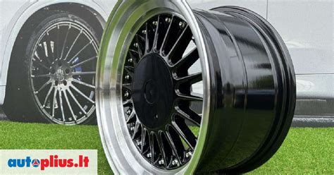 Vaizdinė iliustracija: Alpina R17 ratlankio detalus vaizdas su akcentu ant tvirtinimo taškų.