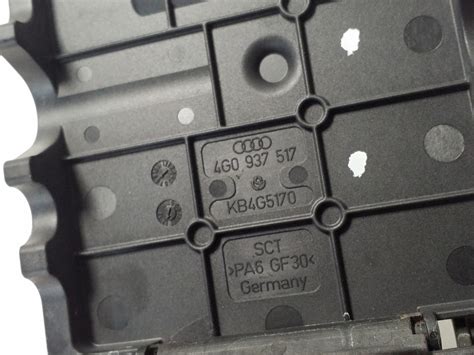 schema: valytuvų mechanizmo, varikliuko ir saugiklių bloko išdėstymas Audi A6 C6 automobilyje