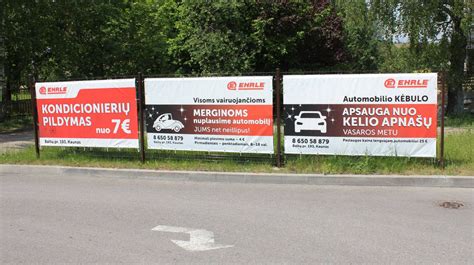 Pavyzdžiai, kaip reklaminiai tentai atrodo ant judančių transporto priemonių