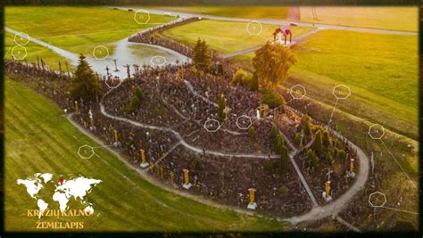 Kryžių kalno panorama su tūkstančiais kryžių
