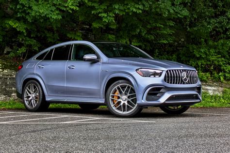 Infografikas su Mercedes-Benz modelių klasėmis (A, C, E, S, GLC, GLE) ir jų pagrindine paskirtimi