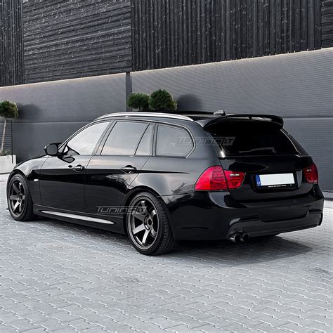 schema, rodanti bagažinės skyriaus išplanavimą BMW E91 modelyje ir galimas vietas atsarginiam ratui