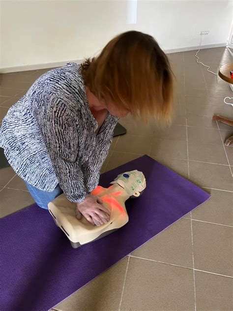 Schema, kaip atlikti dirbtinį kvėpavimą ir širdies masažą