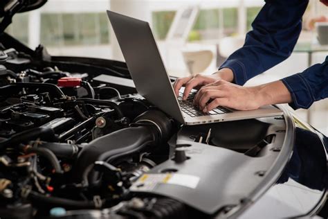 Specializuota kompiuterinė įranga, prijungta prie automobilio valdymo bloko diagnostikai atlikti