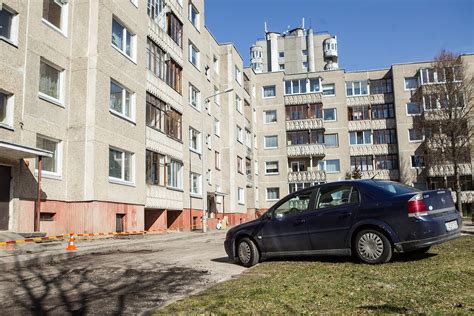 Schema: veiksmai aptikus apleistą automobilį daugiabučio kieme