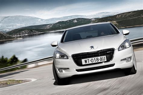 „Peugeot 508“ sedano ir universalo modelių palyginamoji vizualizacija