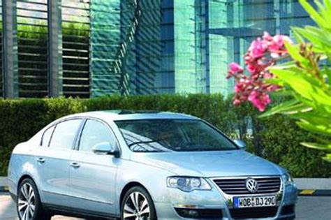 automobilio išorės nuotrauka, pabrėžianti 2006 metų modelio dizaino linijas