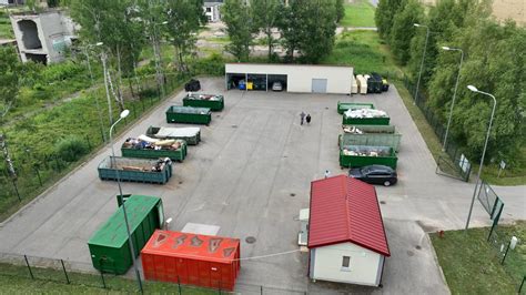 Infografika, rodanti, kokių tipų atliekas privaloma vežti į didelių gabaritų surinkimo aikšteles, o ne palikti prie bendrų konteinerių.