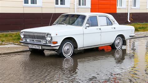 Restauruojama „Volga“ GAZ 21: variklio dangtelis