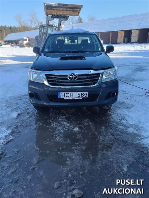 „Toyota Hilux“ automobilis po avarijos dykumoje