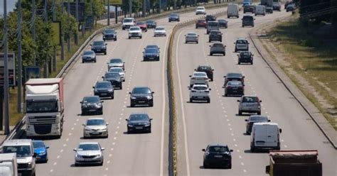 iliustracija: saugaus atstumo tarp automobilių principas