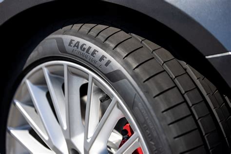 Schema: Goodyear Eagle F1 Asymmetric 6 protektoriaus rašto ir technologijų palyginimas.