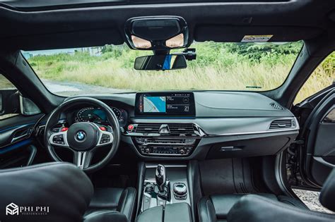 BMW 530i G30 interjero nuotrauka su GPS navigacija