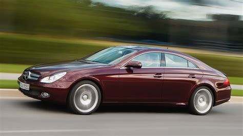 Mercedes-Benz CLS C219 kupė siluetas ir ikoniškas dizainas