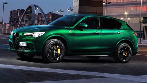 Alfa Romeo Stelvio Quadrifoglio Verde trasoje