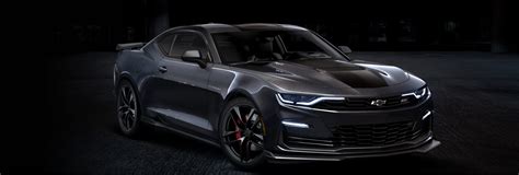 Teminė nuotrauka Chevrolet Camaro, pavaizduojanti kelias kartas