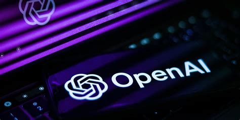 Volvo EX60 informacijos ir pramogų sistemos ekranas su dirbtinio intelekto sąsaja