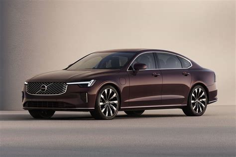 Atnaujinto Volvo S90 sedano eksterjeras